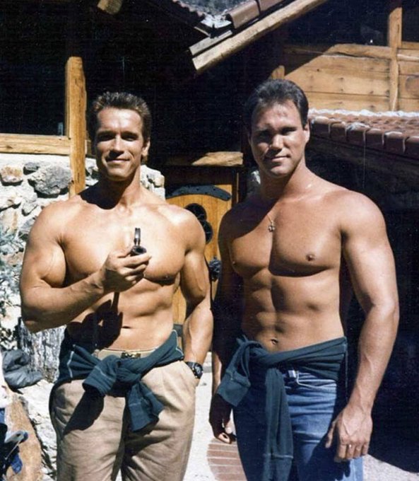 Arnold Schwarzenegger y Peter Kent en Comando